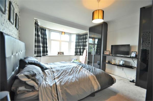 Longfield Avenue, Mill Hill
